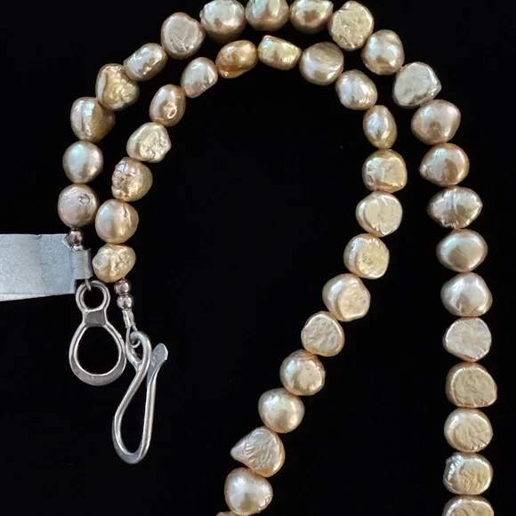 NWOT Freshwater Pearl Necklace with Faux Geode Pendant - Picture 4 of 9